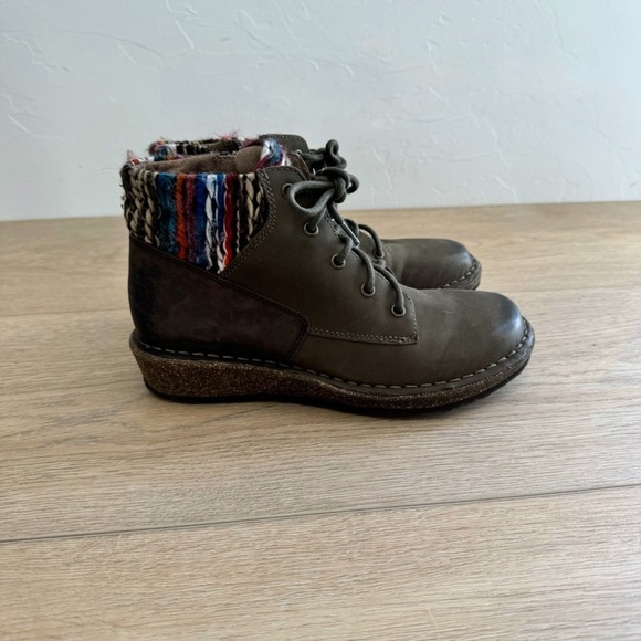 Aetrex Women’s Jolie Brown Leather Sweater Cuff Ankle Side Zip Boots Size 5 - Picture 4 of 8